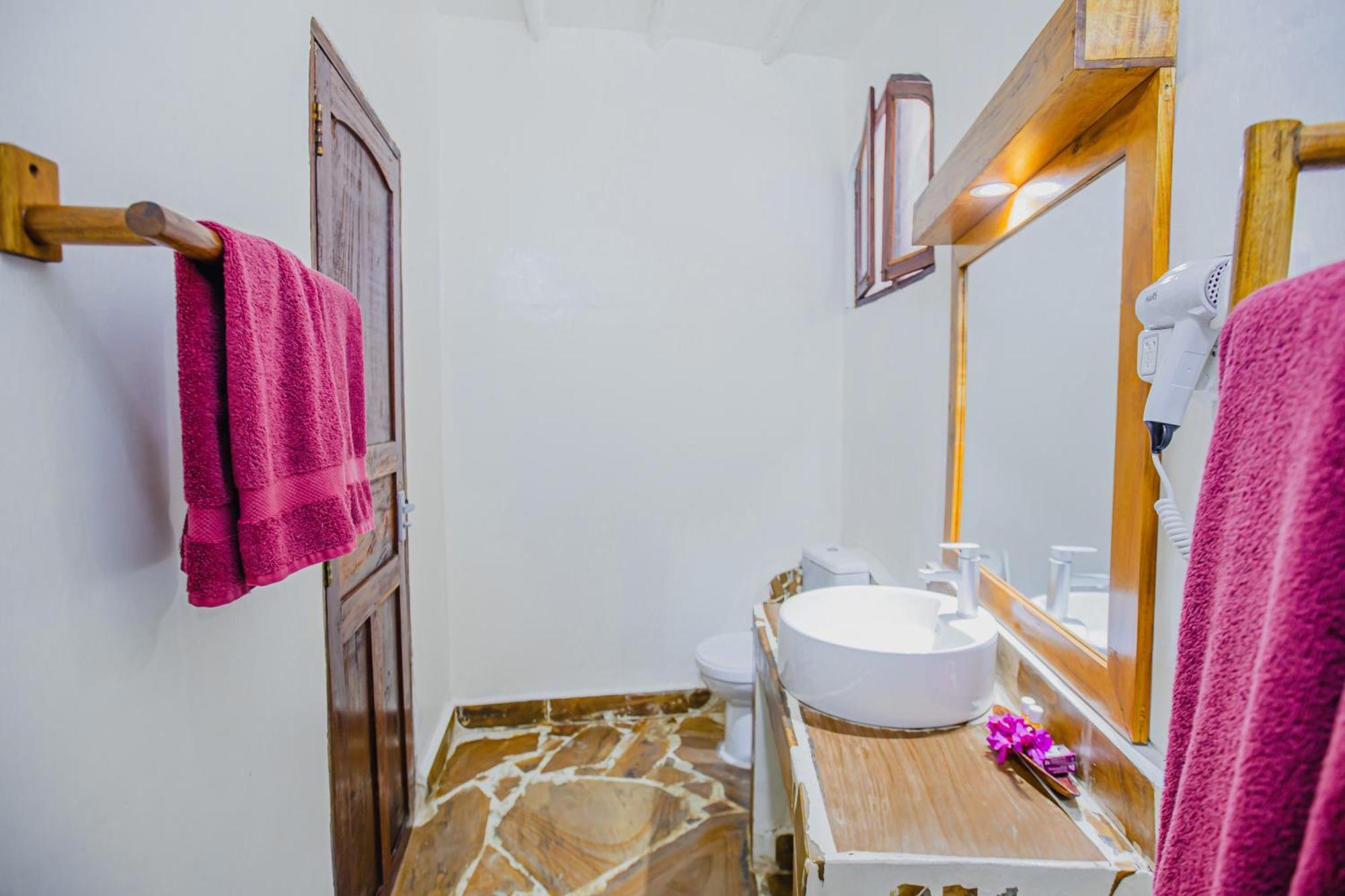 AHG Waridi Beach Resort&SPA Pwani Mchangani Exterior foto